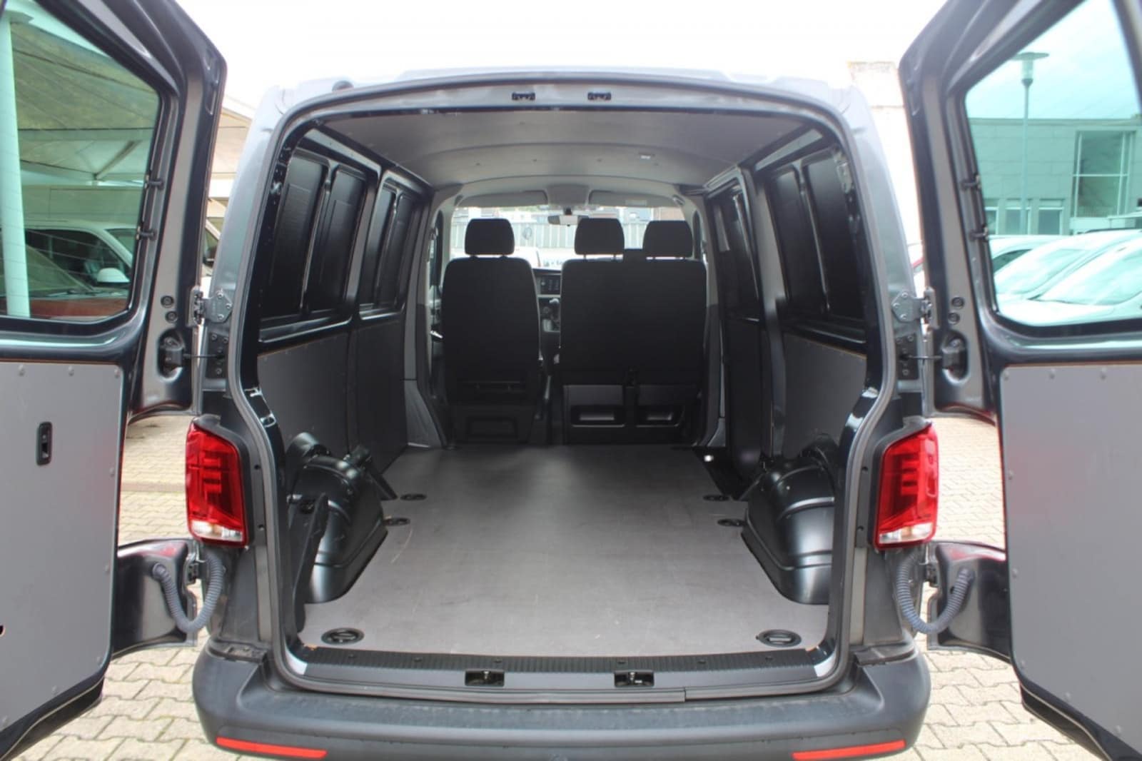 Volkswagen T6.1 Transporter Kasten langer Radstand – Bild 10