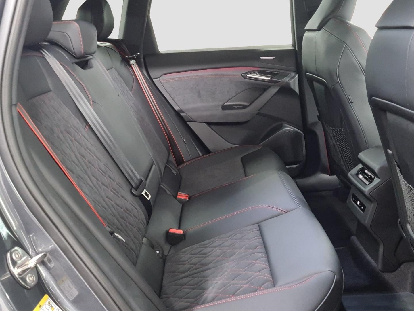 Bild über Audi Q6 SUV e-tron S line business e-tron quattro 315 kW - für weitere Informationen kontaktieren Sie den Audi Partner