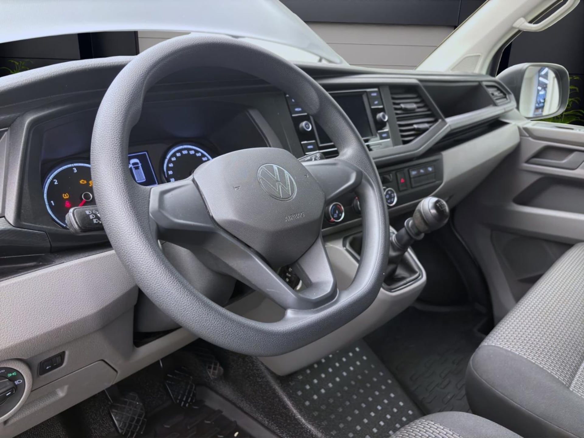 Volkswagen T6.1 Transporter Kombi kurzer Radstand