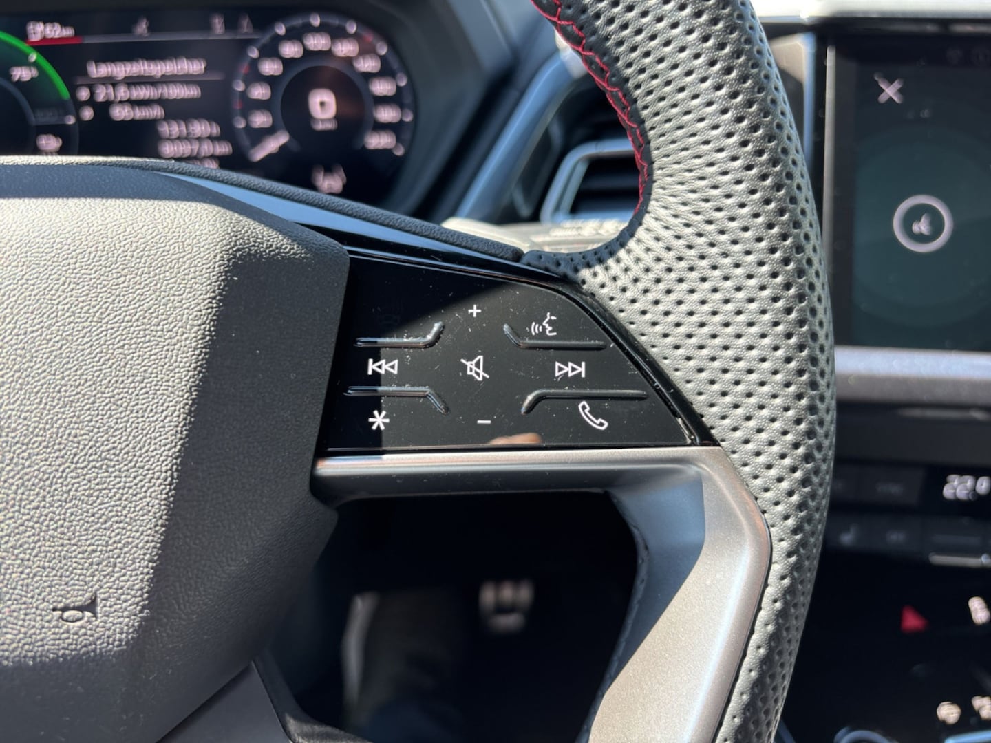 Bild über Audi Q4 e-tron 45 e-tron - für weitere Informationen kontaktieren Sie den Audi Partner