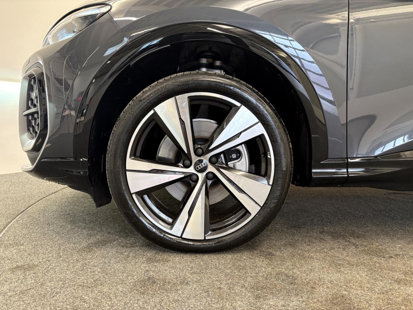 Bild über Audi Q5 SUV TDI quattro 150 kW S tronic - für weitere Informationen kontaktieren Sie den Audi Partner
