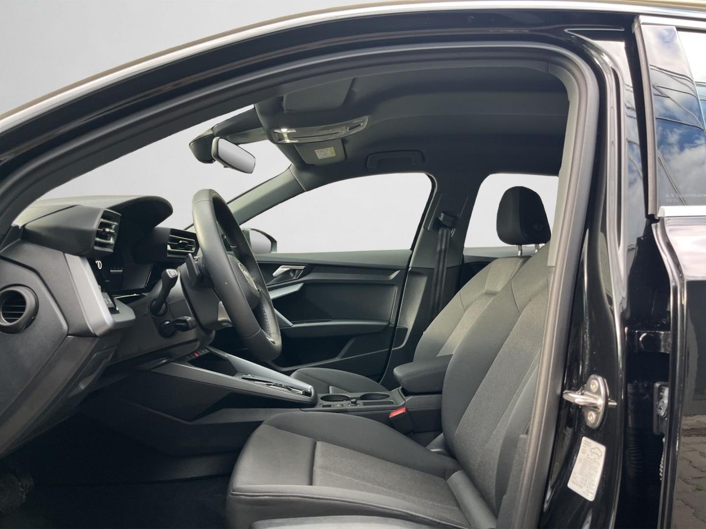 Bild über Audi A3 Sportback S line 30 TFSI S tronic - für weitere Informationen kontaktieren Sie den Audi Partner