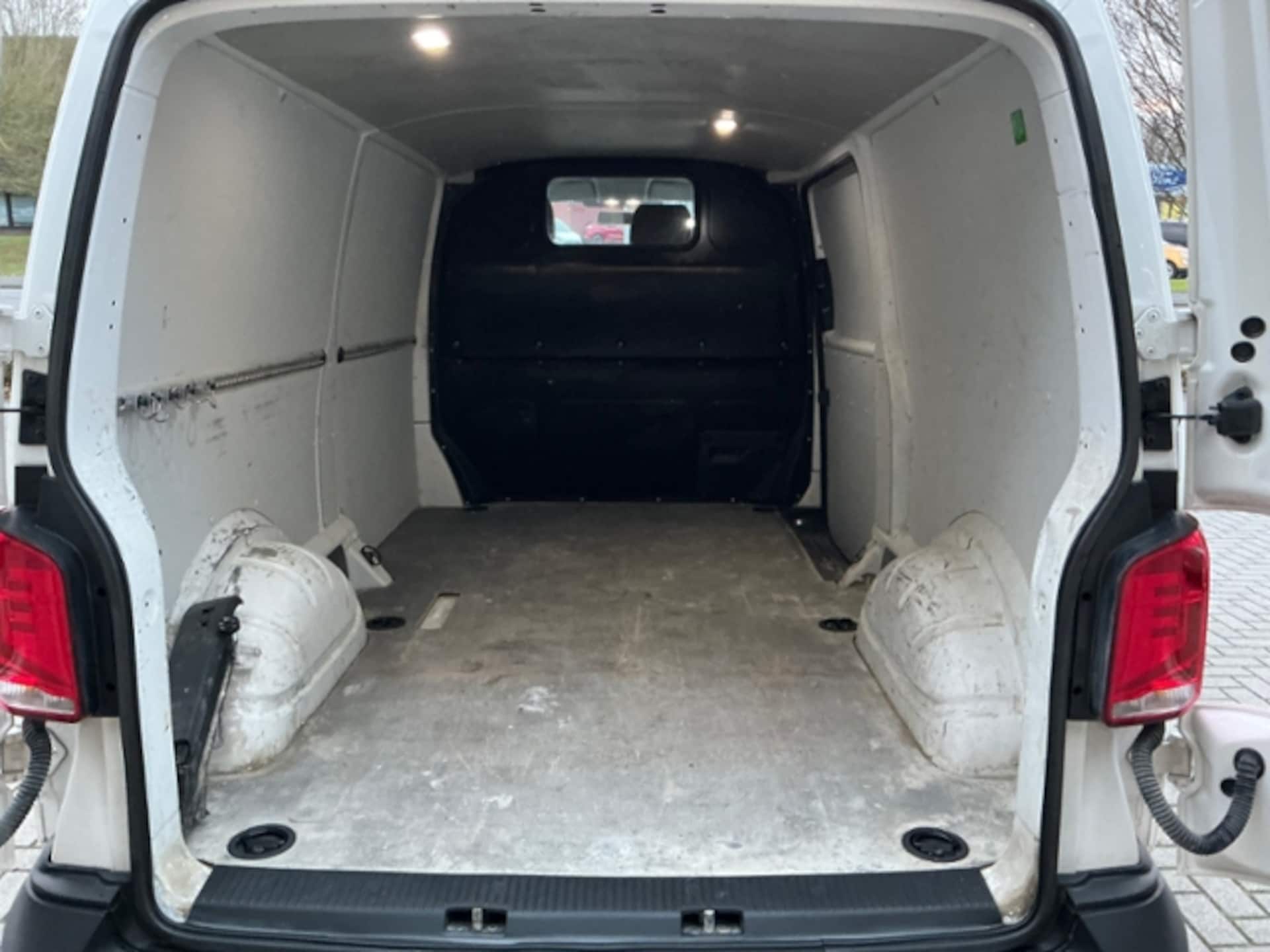 Volkswagen T6.1 Transporter Kasten langer Radstand