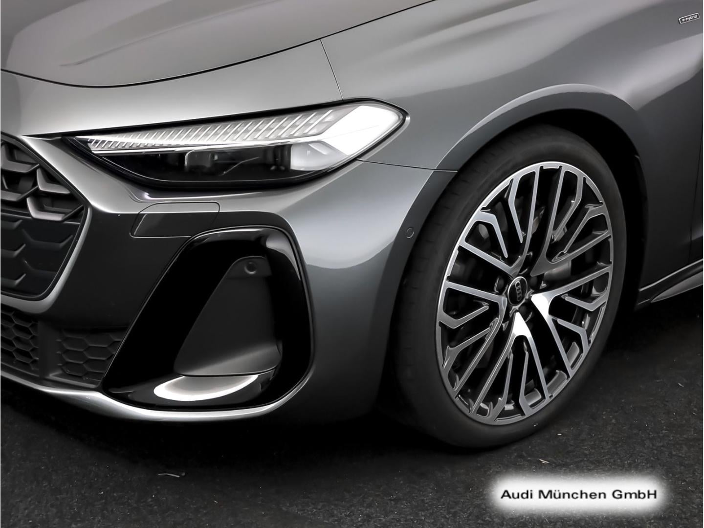 Bild über Audi A5 Avant e-hybrid e-hybrid quattro 220 kW S tronic - für weitere Informationen kontaktieren Sie den Audi Partner