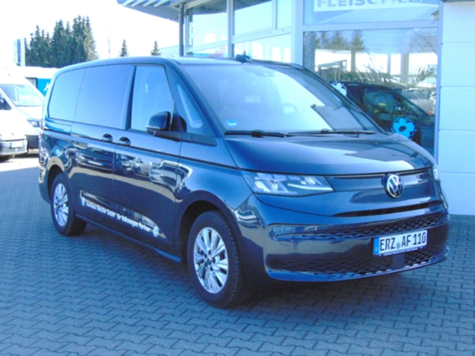 Volkswagen Multivan Langversion Basis-Modell