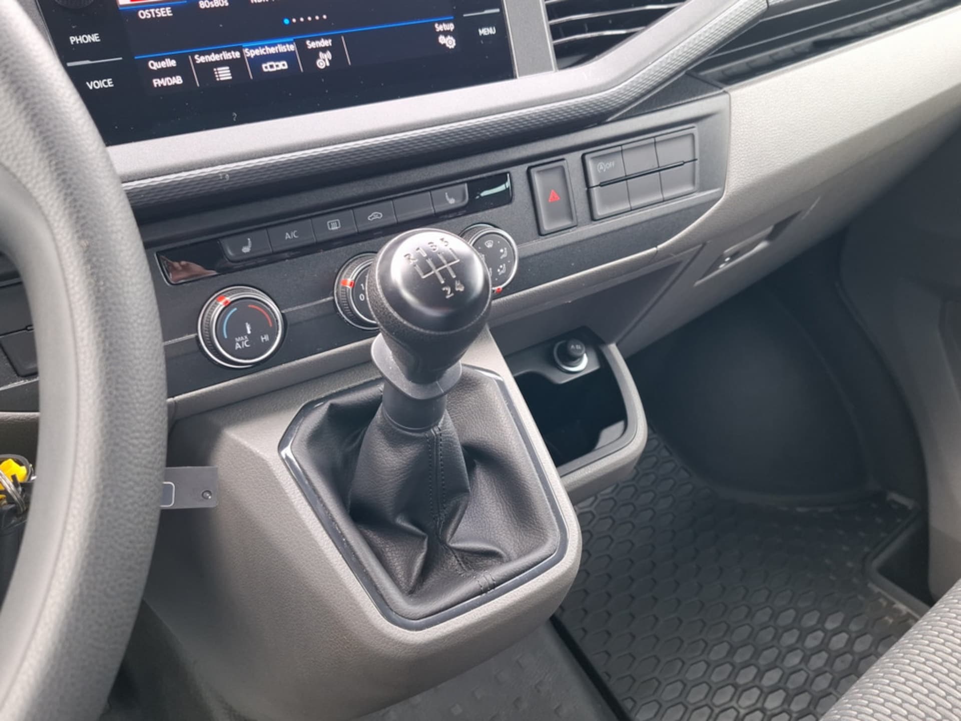 Volkswagen T6.1 Transporter Kombi langer Radstand