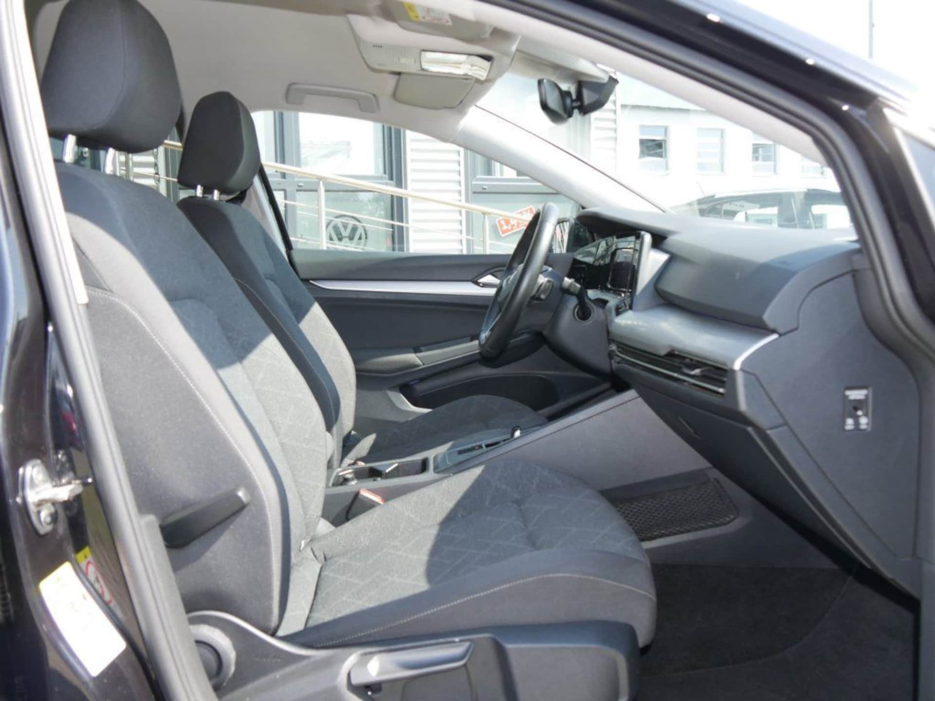 Volkswagen Golf Variant Life