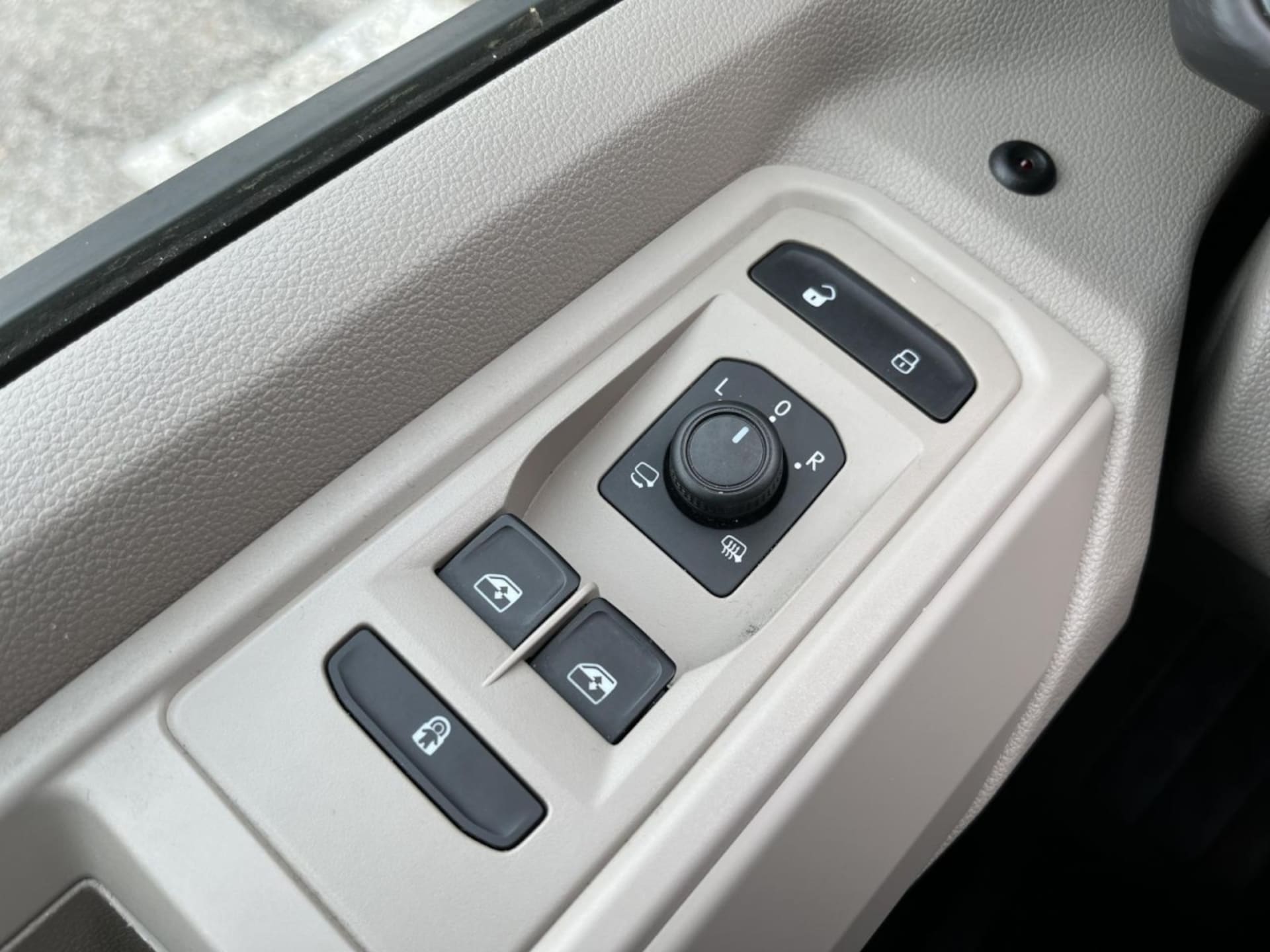 Volkswagen Multivan Basis-Modell