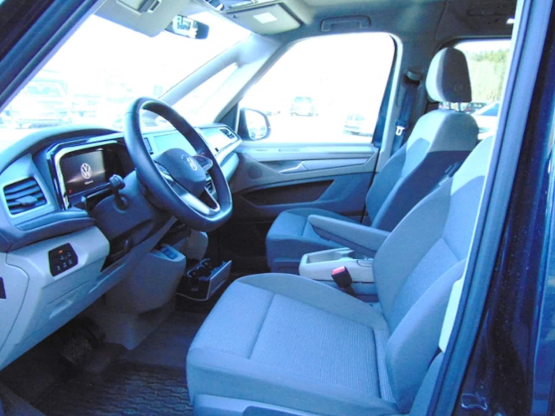 Volkswagen Multivan Langversion Basis-Modell