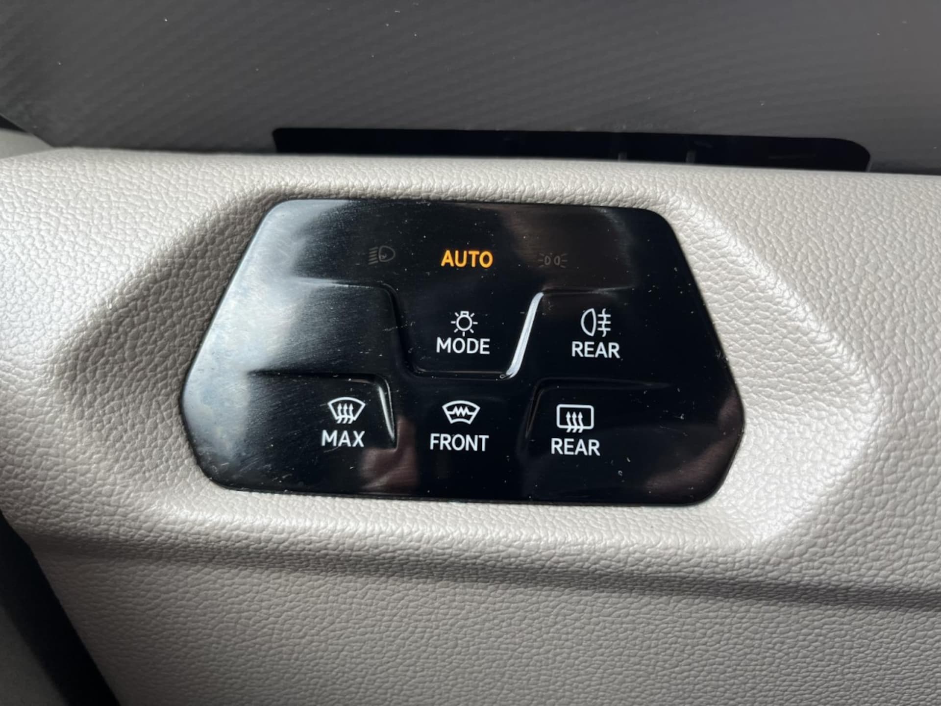 Volkswagen Multivan Basis-Modell