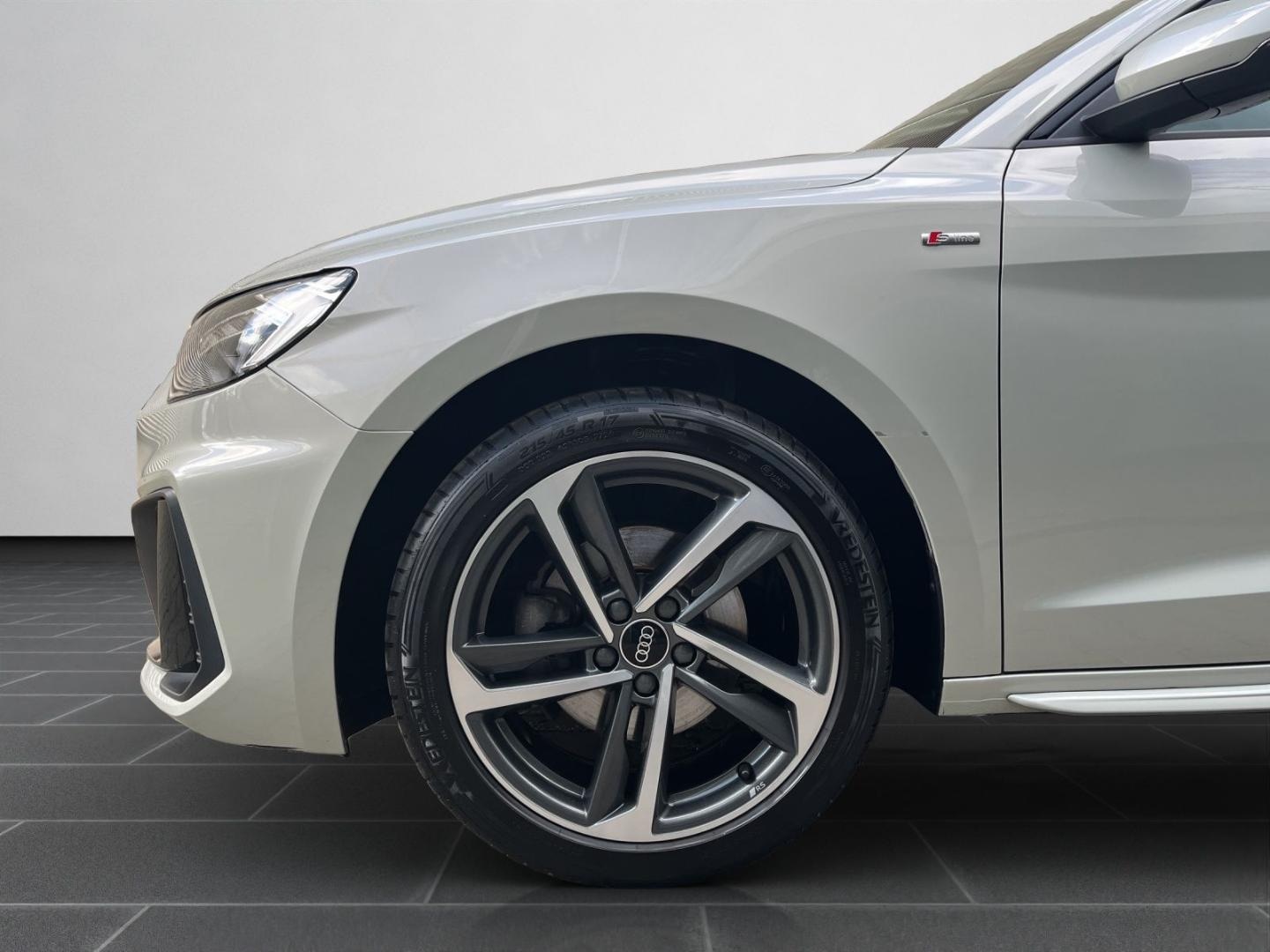 Bild über Audi A1 Sportback S line 35 TFSI S tronic - für weitere Informationen kontaktieren Sie den Audi Partner