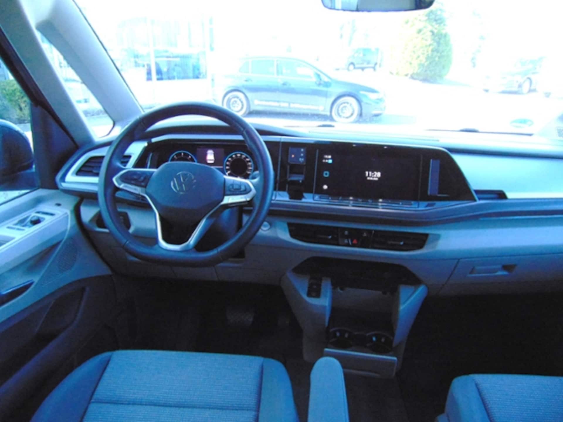 Volkswagen Multivan Langversion Basis-Modell