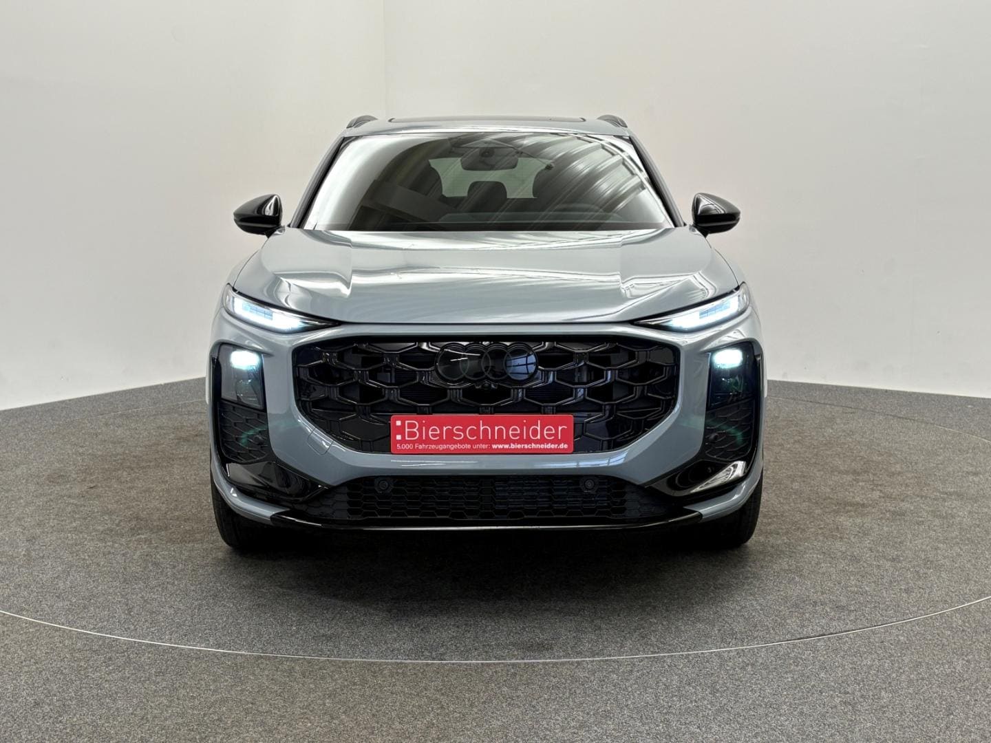 Bild über Audi Q3 SUV TFSI quattro 150 kW S tronic - für weitere Informationen kontaktieren Sie den Audi Partner