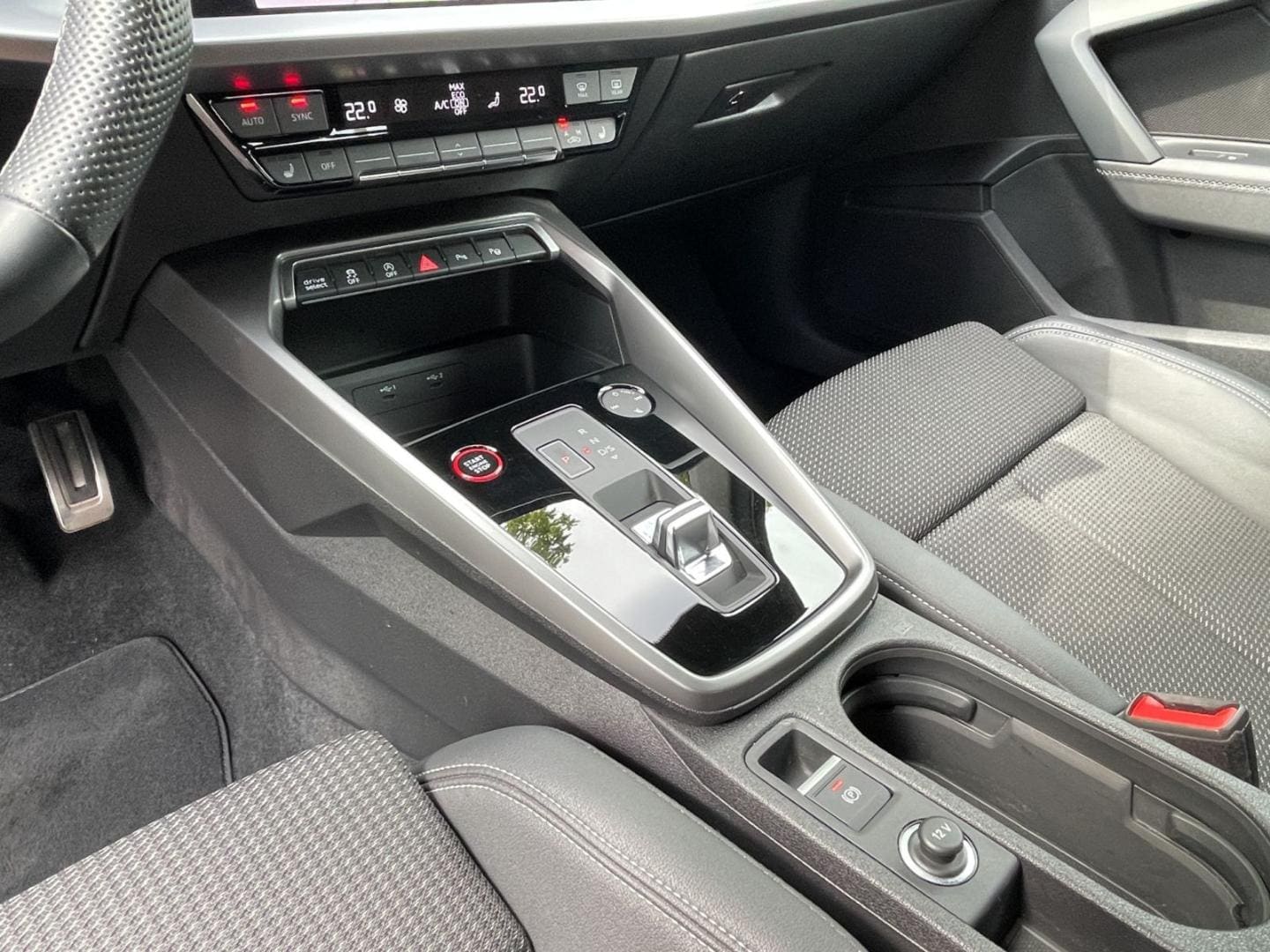 Bild über Audi S3 Sportback TFSI quattro S tronic - für weitere Informationen kontaktieren Sie den Audi Partner