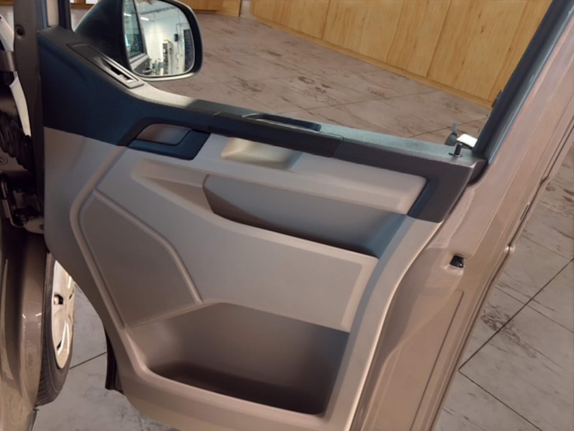 Volkswagen T6 Transporter Kombi