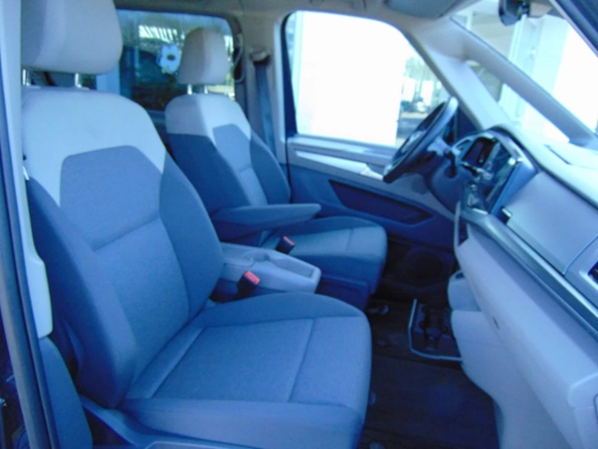 Volkswagen Multivan Langversion Basis-Modell