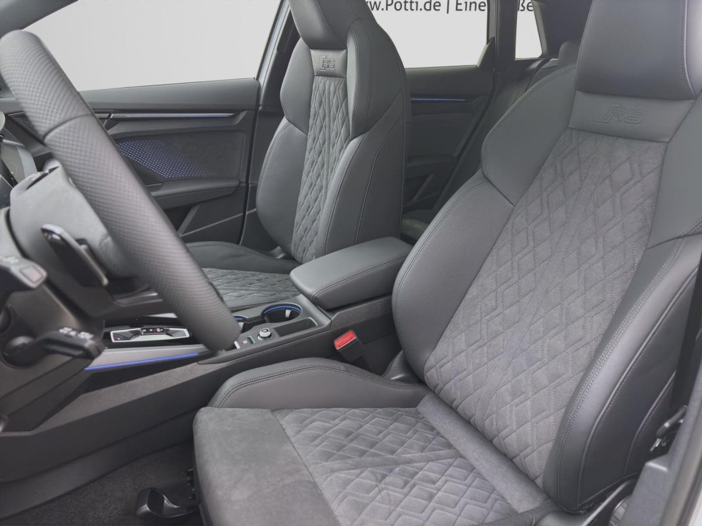 Bild über Audi RS 3 Sportback TFSI quattro S tronic - für weitere Informationen kontaktieren Sie den Audi Partner