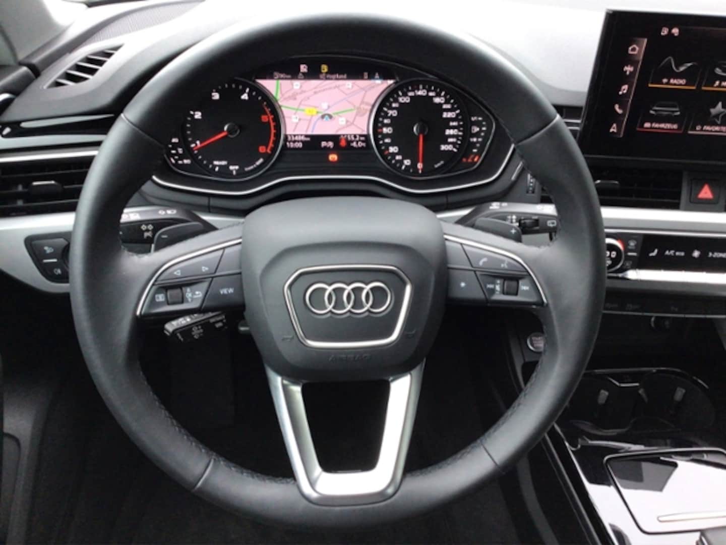 Bild über Audi A4 Avant S line 30 TDI S tronic - für weitere Informationen kontaktieren Sie den Audi Partner