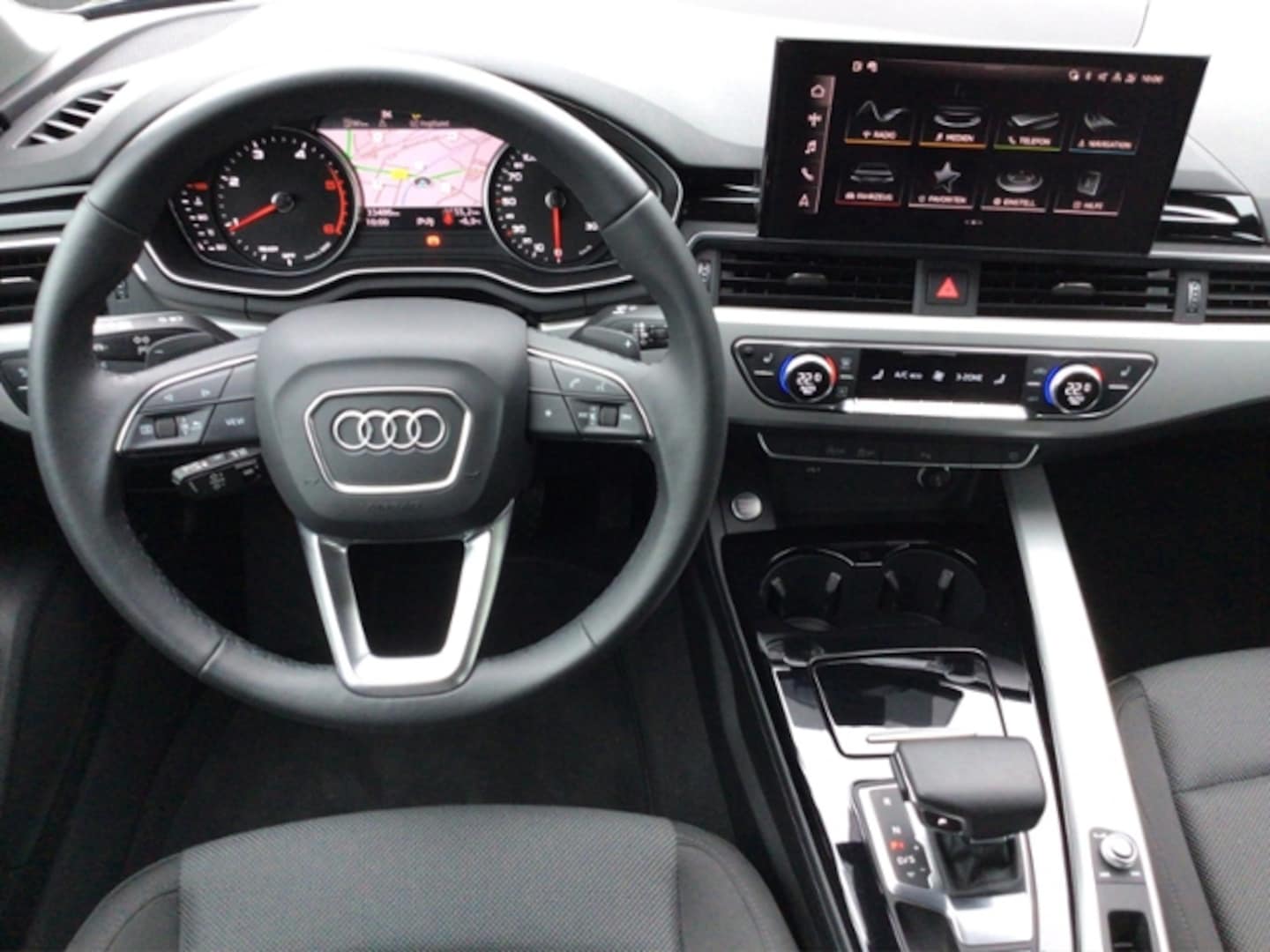 Bild über Audi A4 Avant S line 30 TDI S tronic - für weitere Informationen kontaktieren Sie den Audi Partner