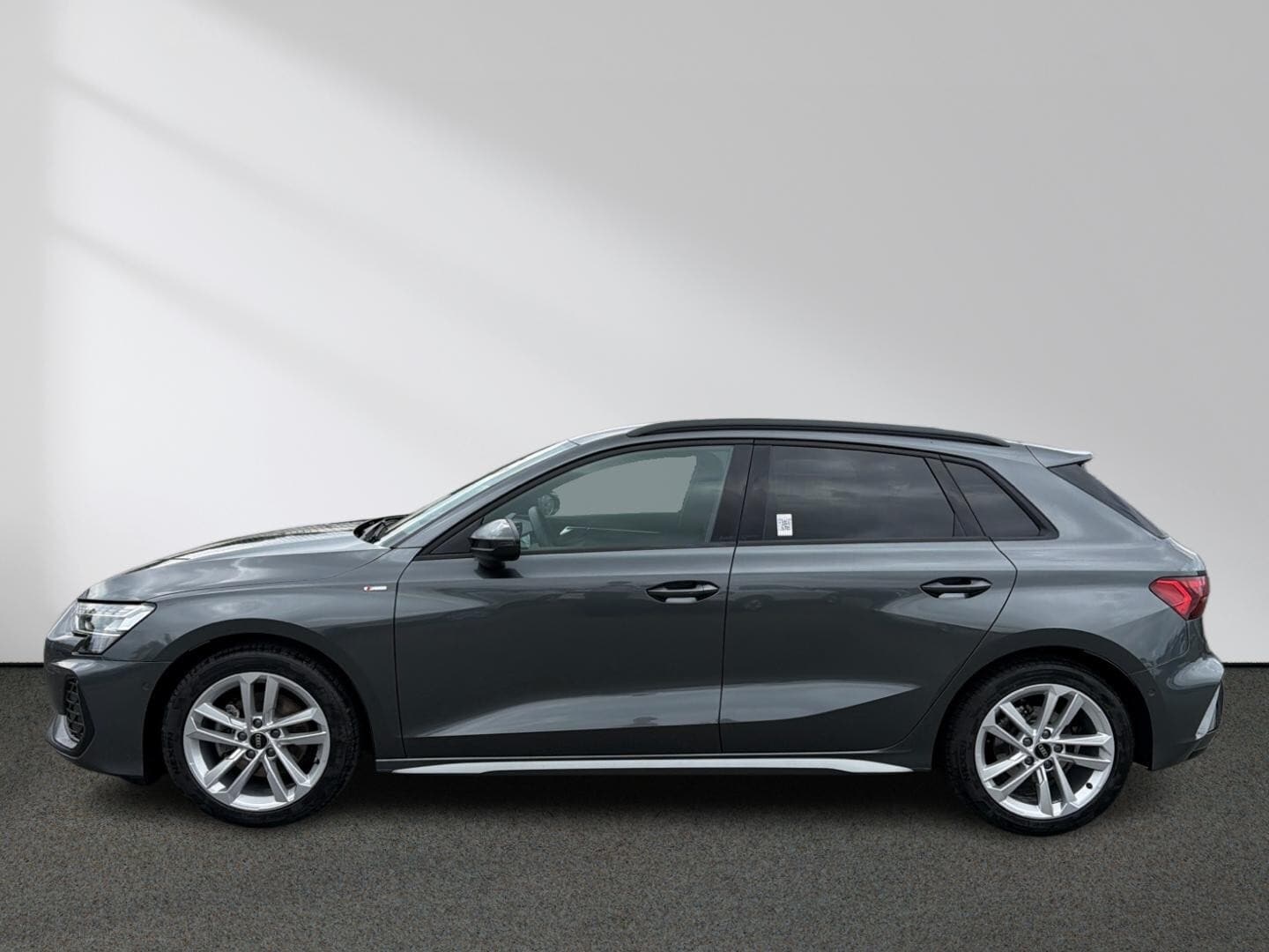 Bild über Audi A3 Sportback S line 30 TFSI S tronic - für weitere Informationen kontaktieren Sie den Audi Partner