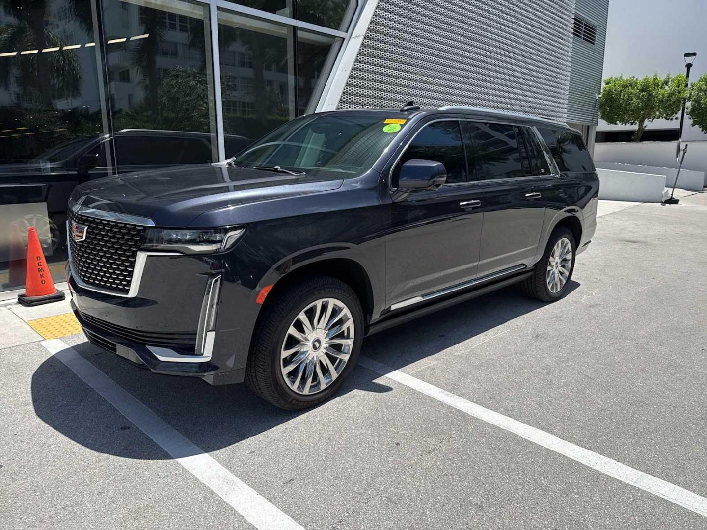 2023 Cadillac Escalade ESV Premium Luxury's photo