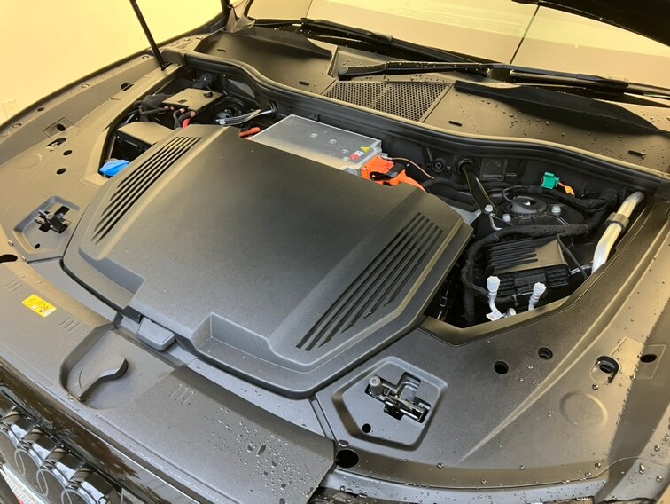 Image about Audi Q8 e-tron 55 e-tron S line