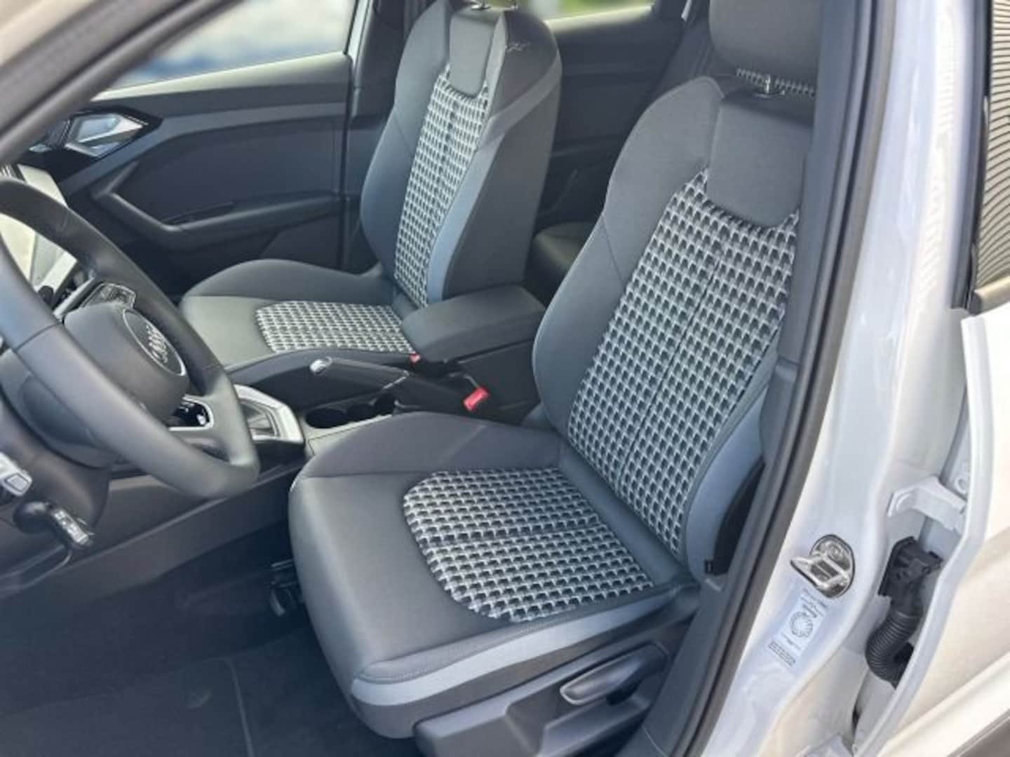 Bild über Audi A1 Sportback advanced 30 TFSI S tronic - für weitere Informationen kontaktieren Sie den Audi Partner