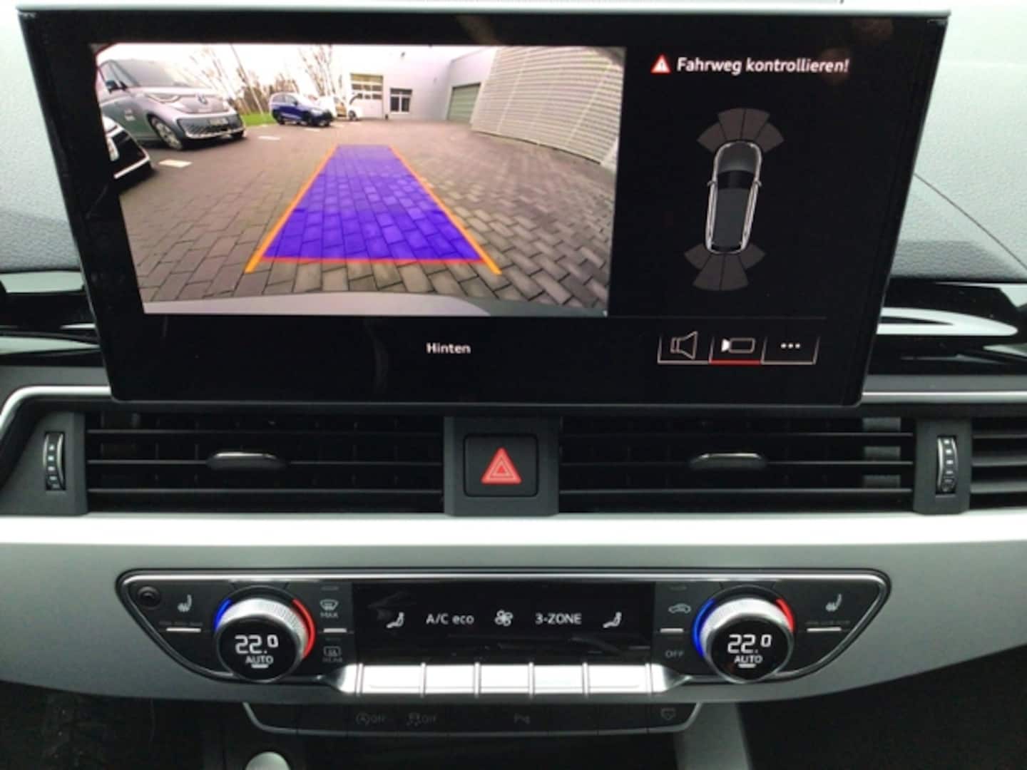 Bild über Audi A4 Avant S line 30 TDI S tronic - für weitere Informationen kontaktieren Sie den Audi Partner