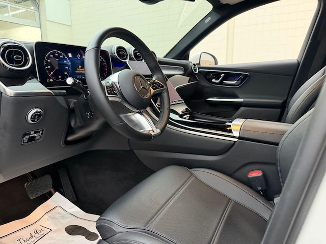 2025 Mercedes-Benz GLC 300