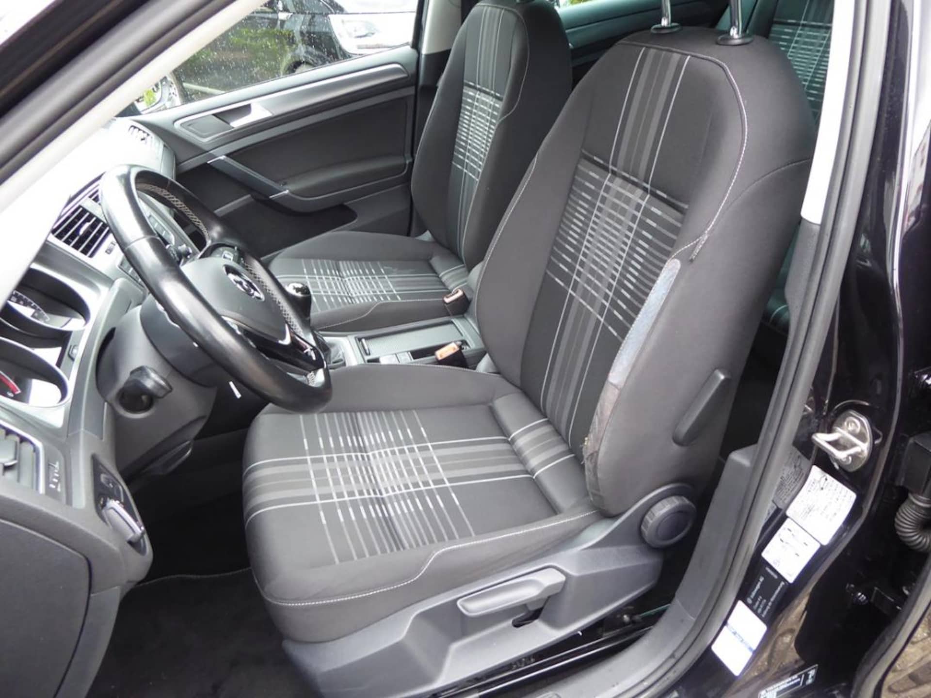 Volkswagen Golf LOUNGE