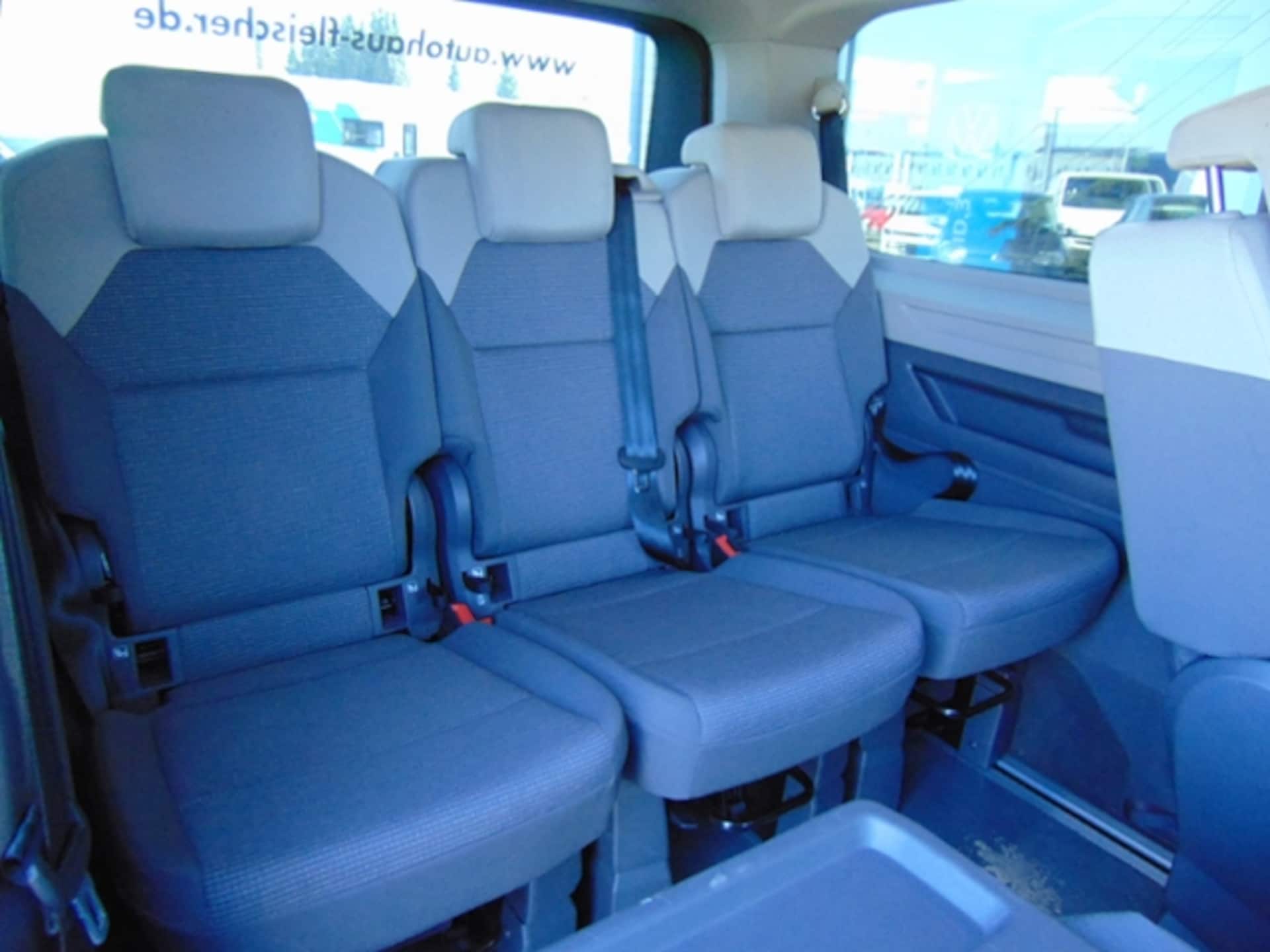 Volkswagen Multivan Langversion Basis-Modell