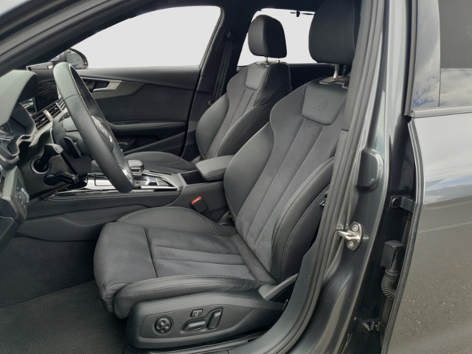 Audi A4 Avant S line