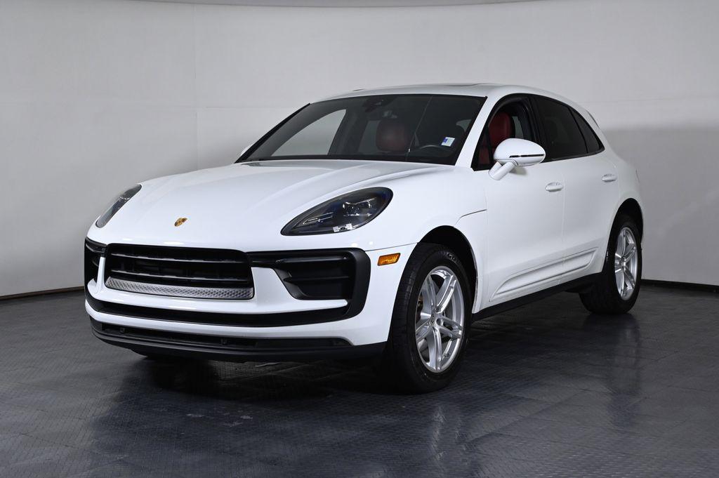 2022 Porsche Macan -'s photo