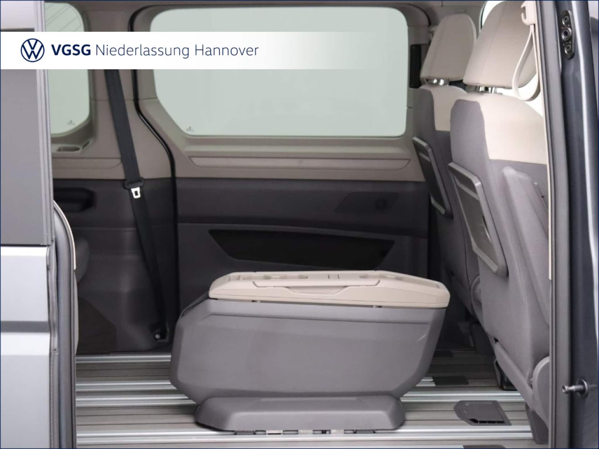 Volkswagen Multivan Langversion Basis-Modell