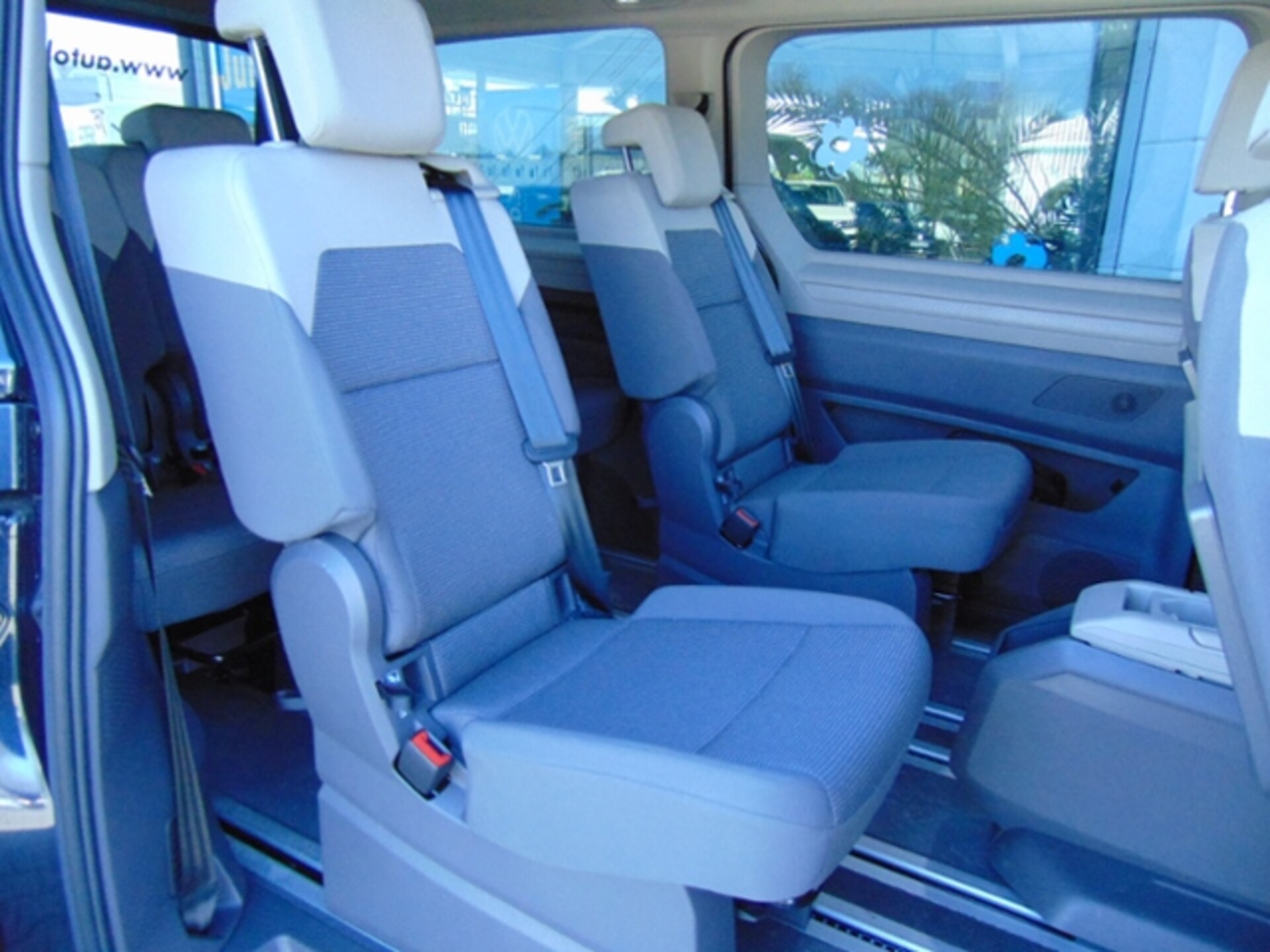 Volkswagen Multivan Langversion Basis-Modell