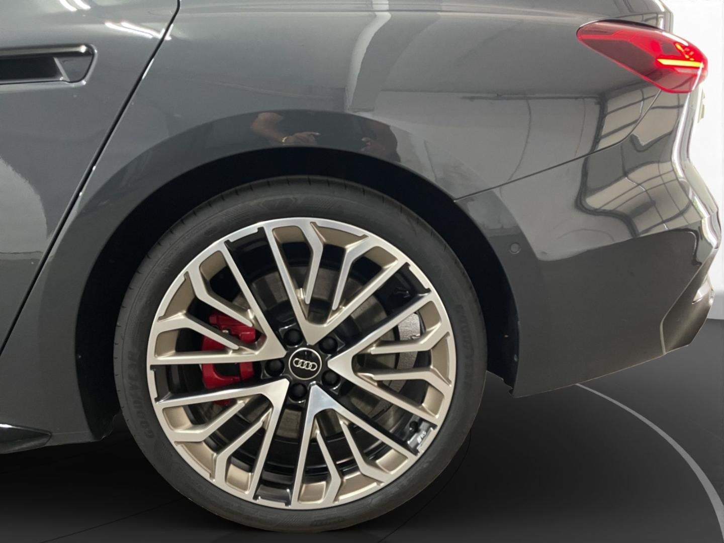 Bild über Audi S5 Avant edition one TFSI 270 kW S tronic - für weitere Informationen kontaktieren Sie den Audi Partner