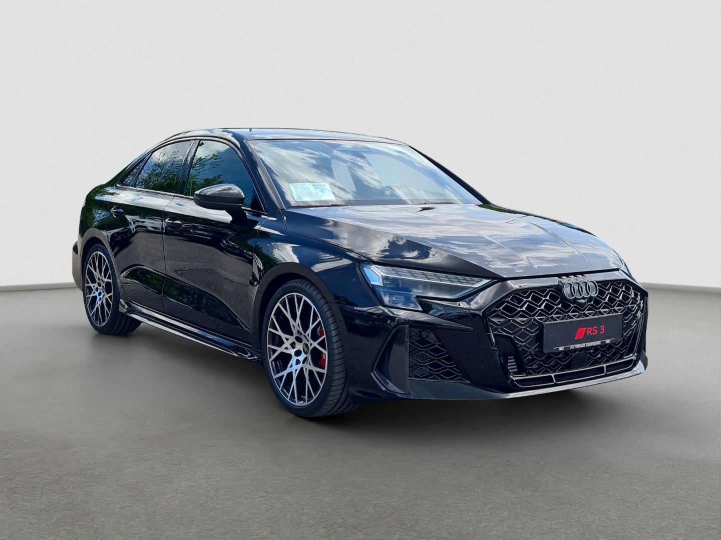Bild über Audi RS 3 Limousine TFSI quattro 294 kW S tronic - für weitere Informationen kontaktieren Sie den Audi Partner