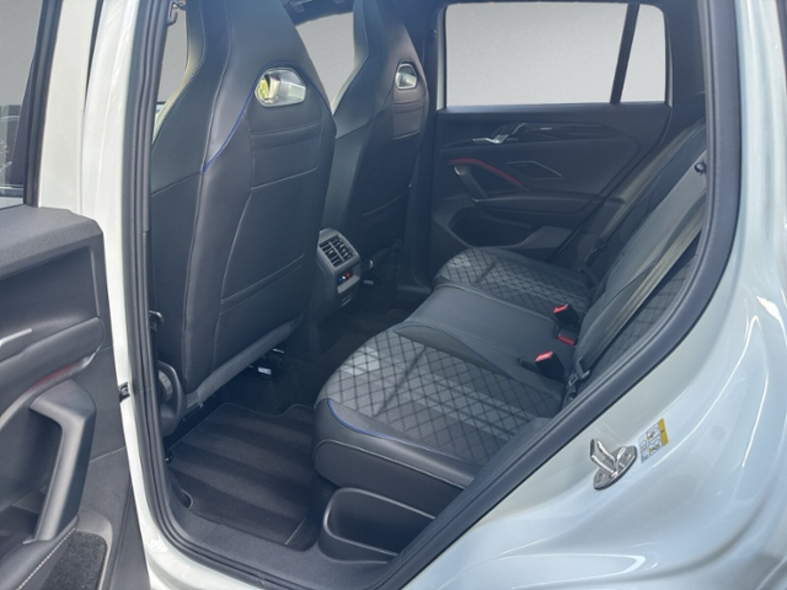 Volkswagen Tiguan – Bild 10