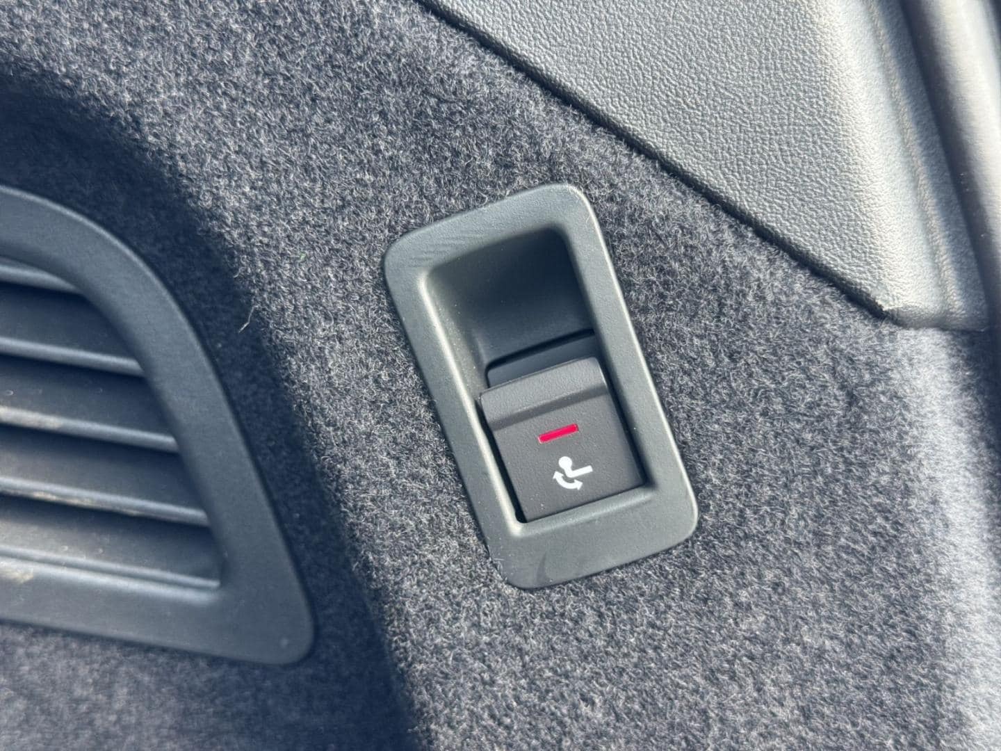 Bild über Audi A6 Avant TDI 150 kW S tronic - für weitere Informationen kontaktieren Sie den Audi Partner