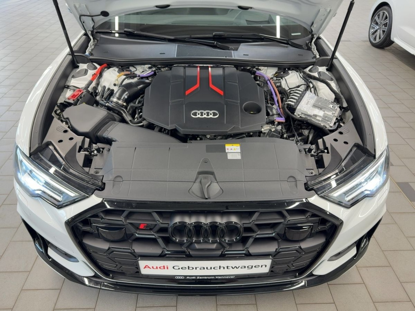 Bild über Audi S6 Avant TDI quattro tiptronic - für weitere Informationen kontaktieren Sie den Audi Partner