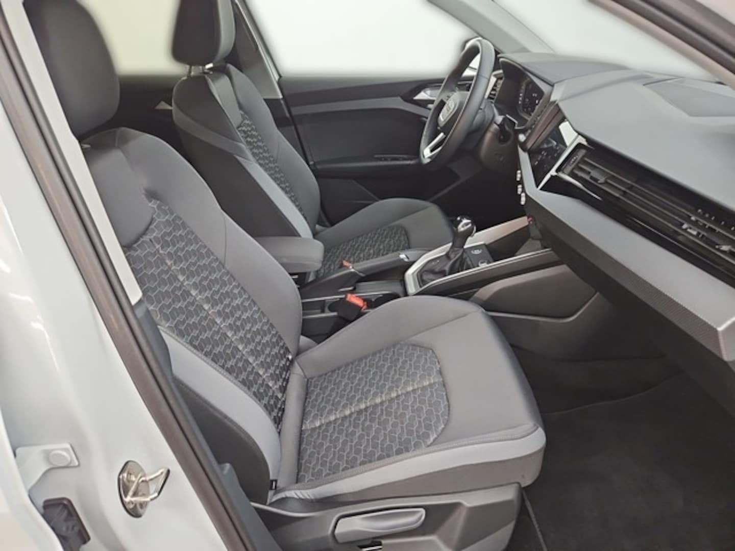 Bild über Audi A1 Sportback S line 25 TFSI S tronic - für weitere Informationen kontaktieren Sie den Audi Partner