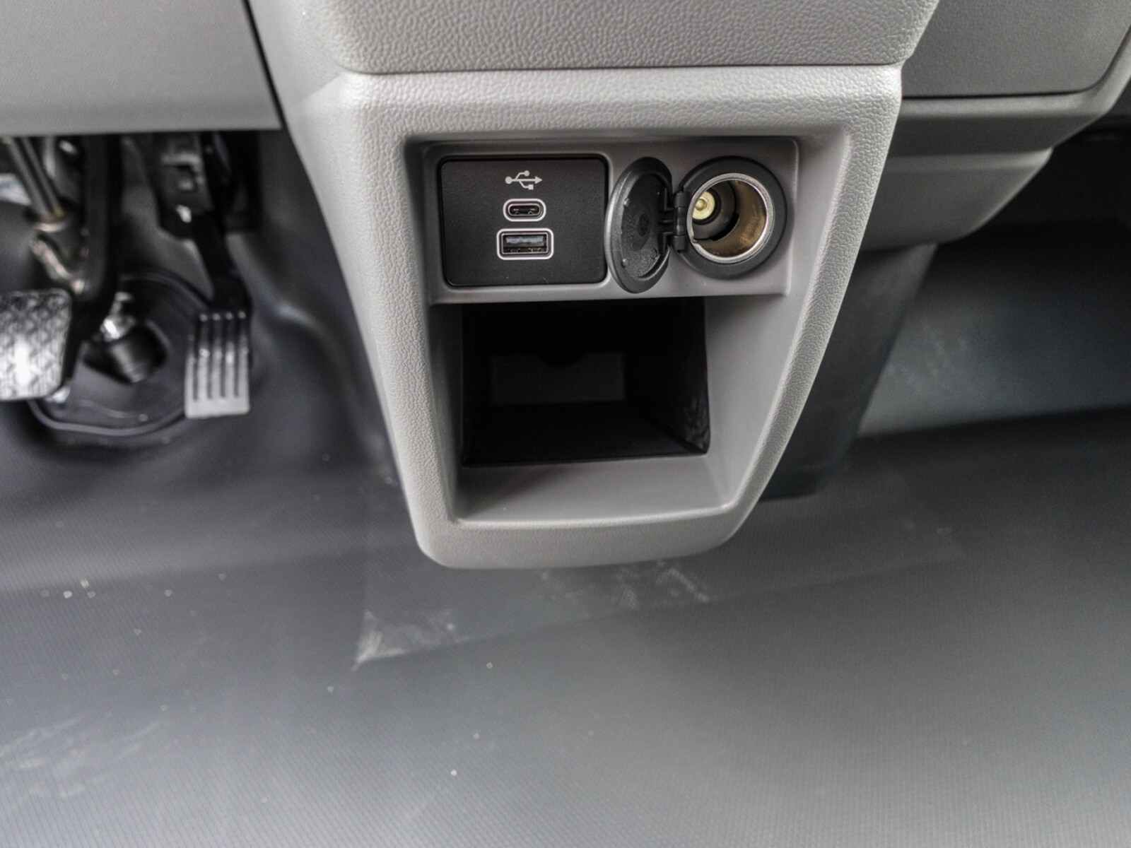 Volkswagen Transporter Kasten kurzer Radstand – Bild 10
