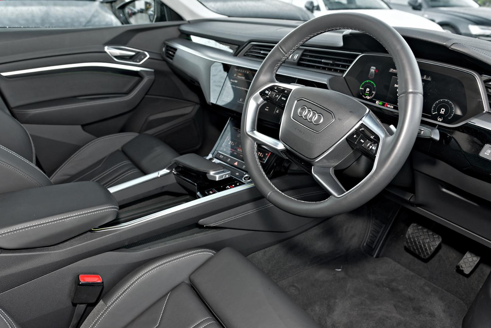 Image about Audi Q8 Sportback e-tron 55 e-tron quattro S line 300,00 kW