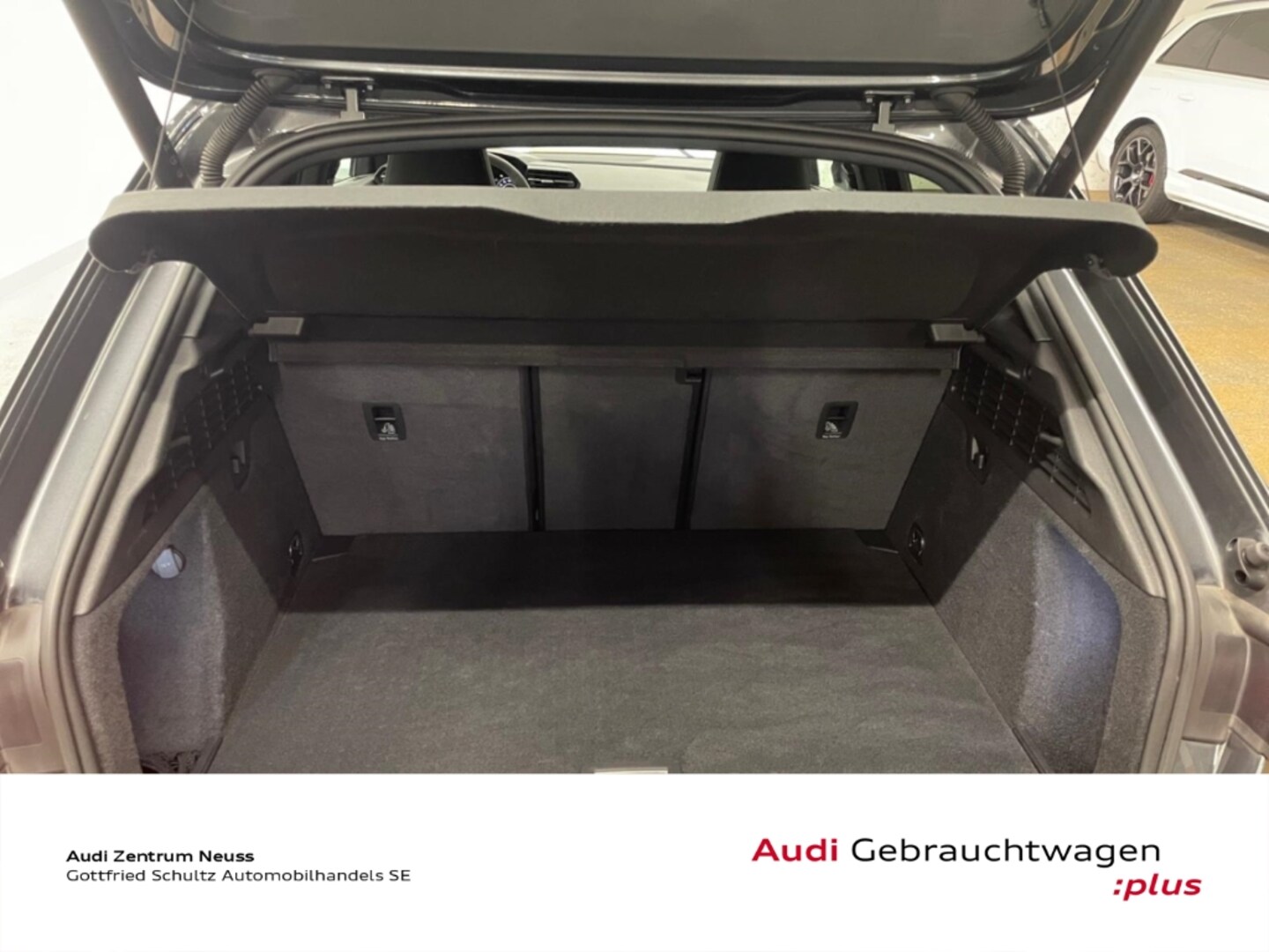 Bild über Audi RS 3 Sportback TFSI quattro S tronic - für weitere Informationen kontaktieren Sie den Audi Partner