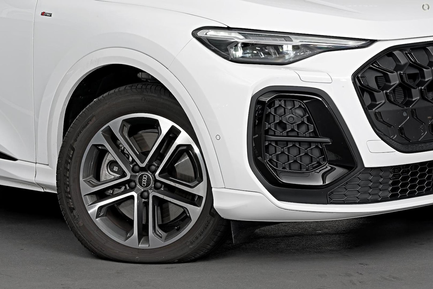 Image about Audi Q5 SUV TDI quattro 150 kW