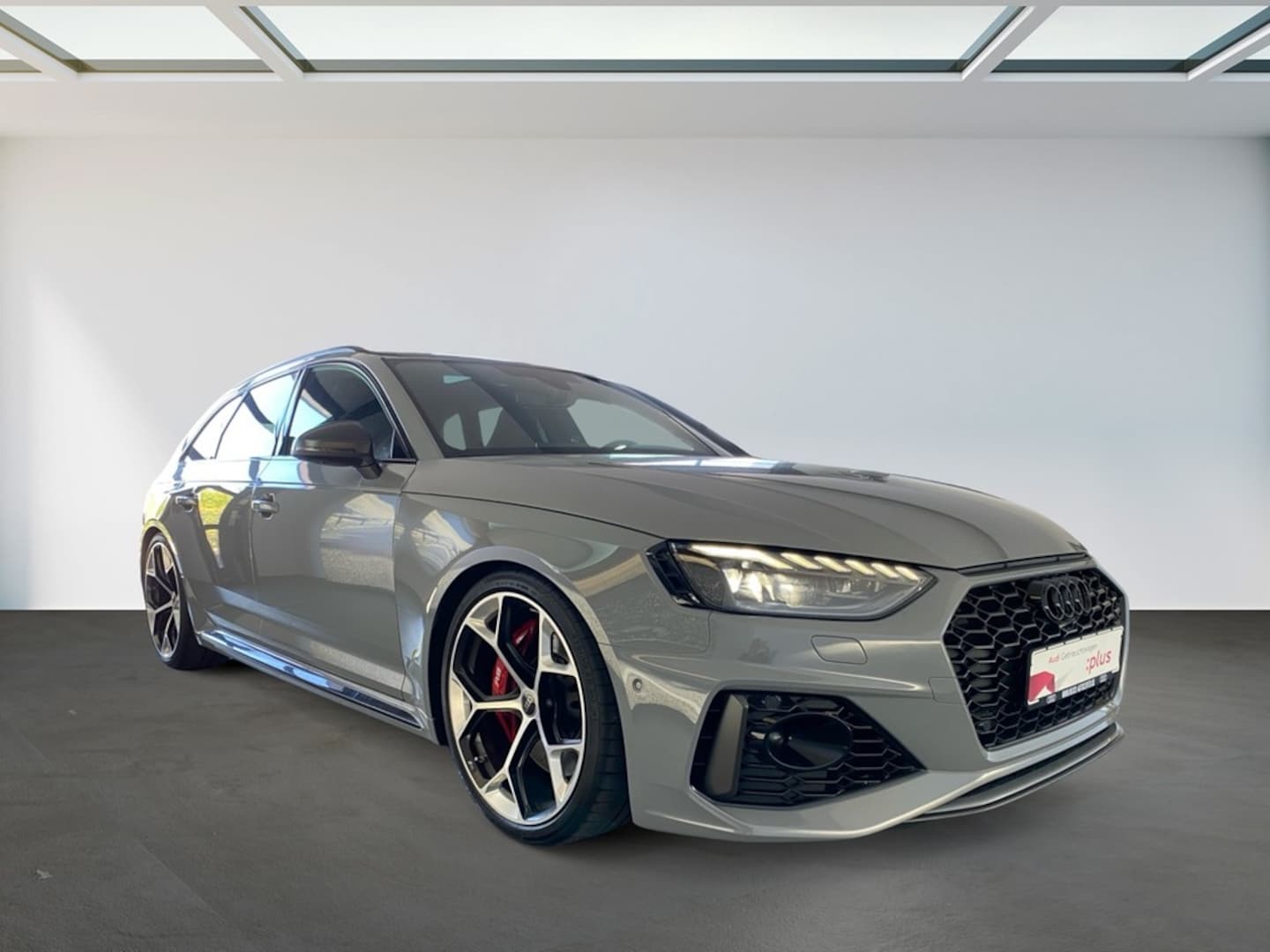 Bild über Audi RS 4 Avant TFSI quattro tiptronic - für weitere Informationen kontaktieren Sie den Audi Partner