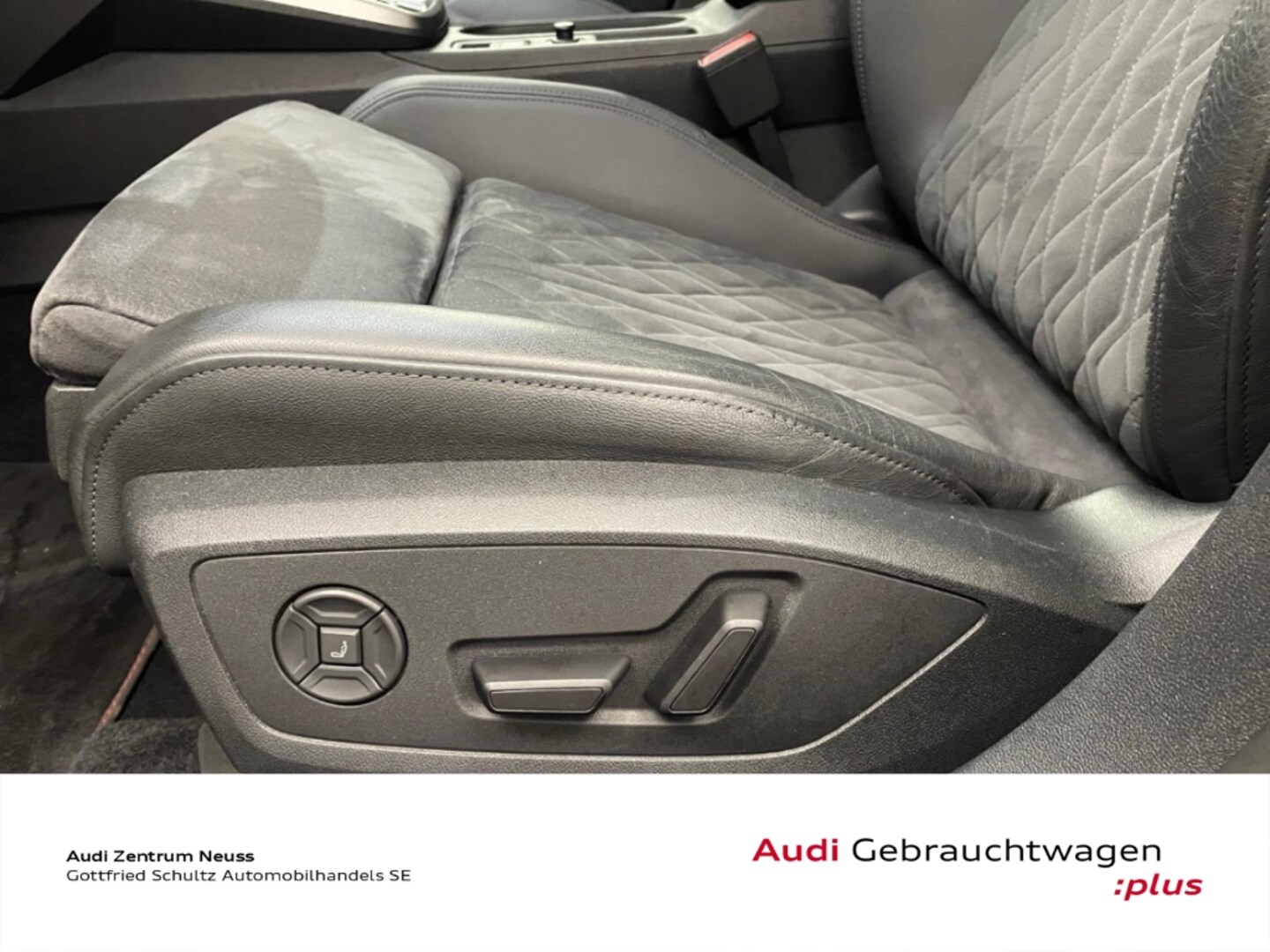 Bild über Audi RS 3 Sportback TFSI quattro S tronic - für weitere Informationen kontaktieren Sie den Audi Partner