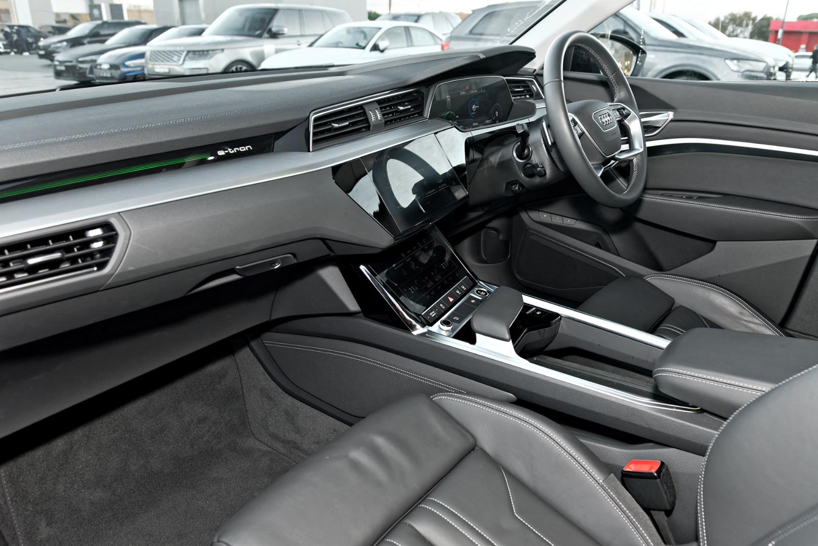 Image about Audi Q8 Sportback e-tron 55 e-tron quattro S line 300,00 kW