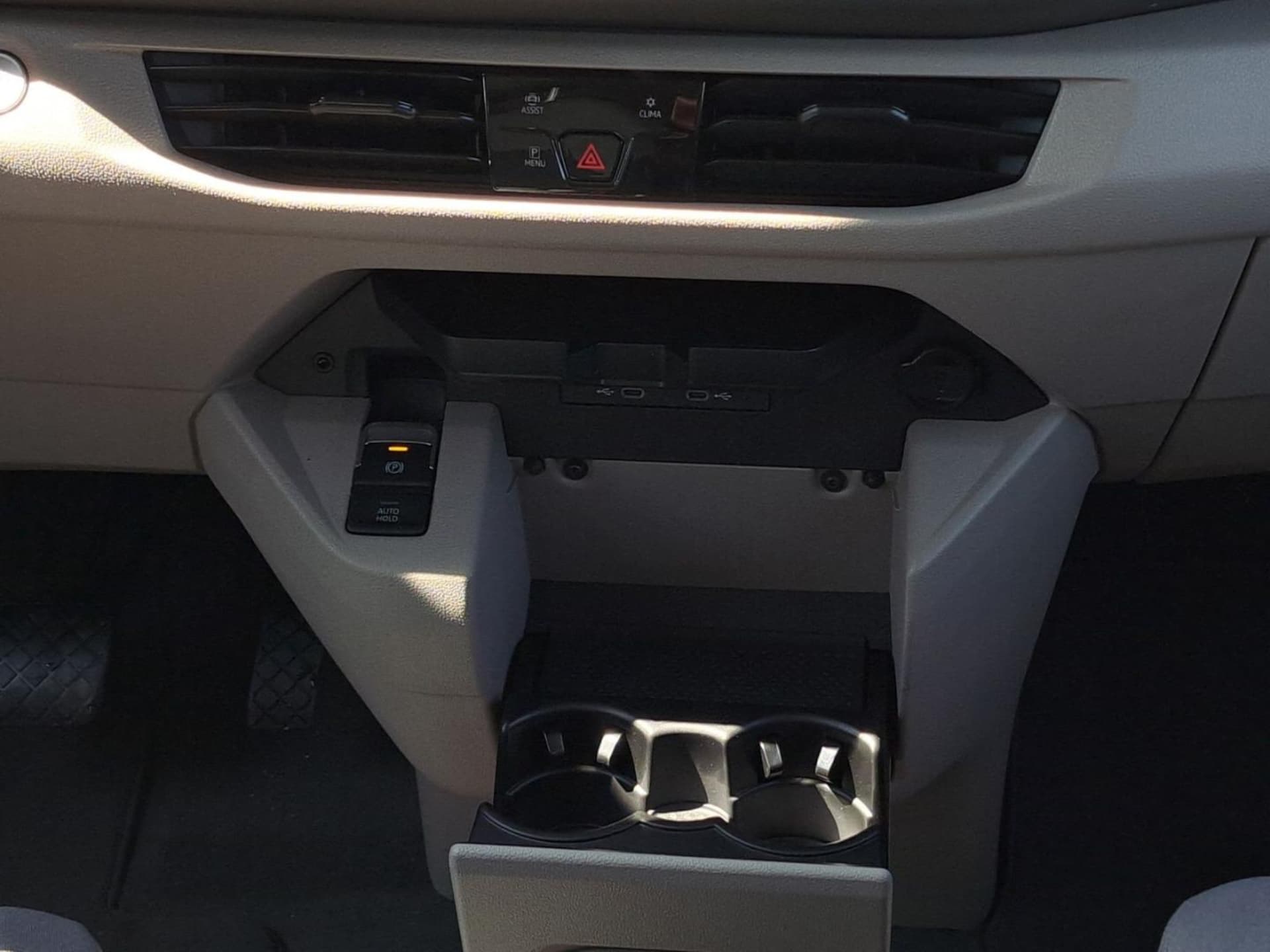 Volkswagen Multivan Langversion Basis-Modell