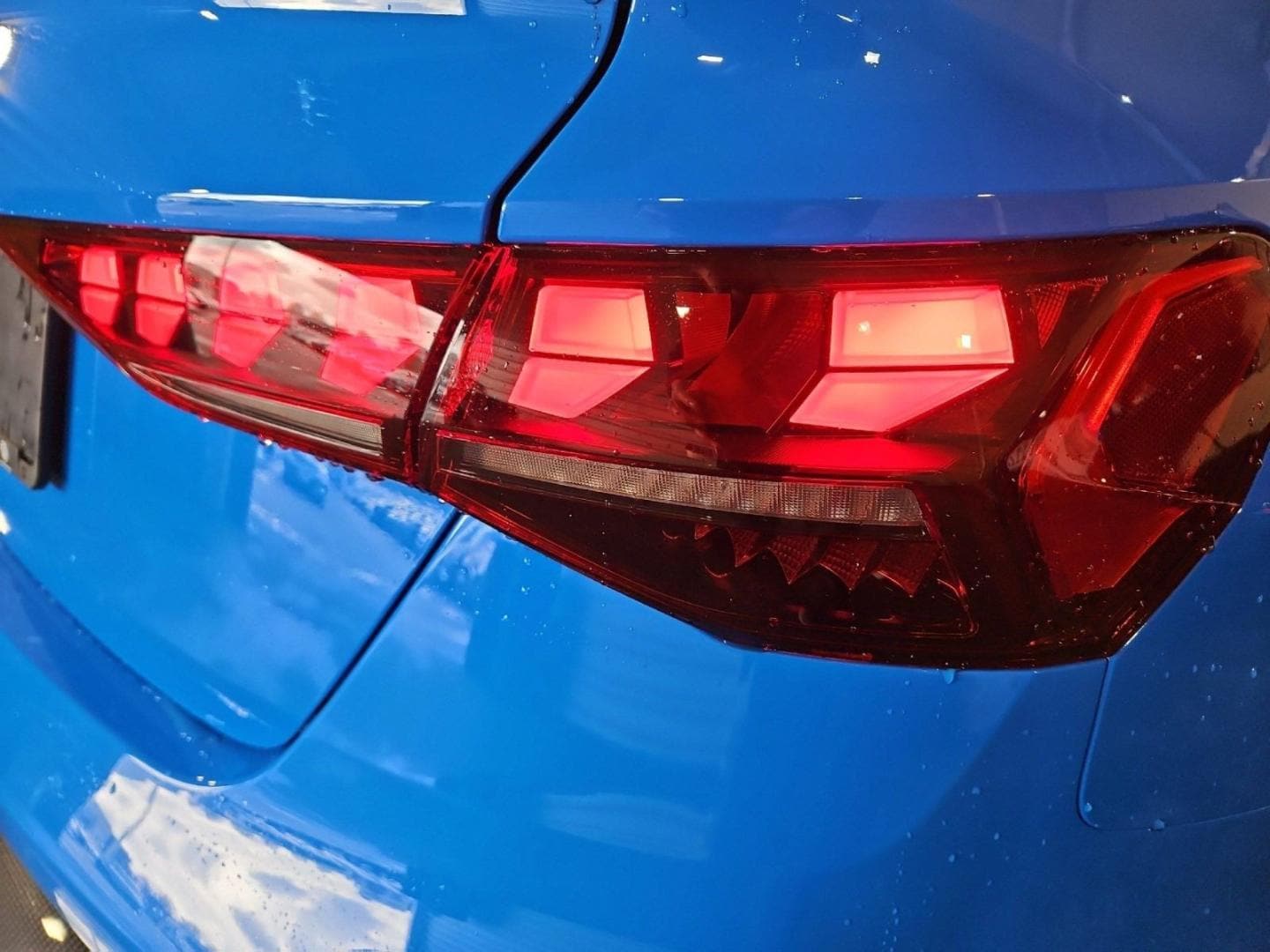Bild über Audi RS 3 Limousine TFSI quattro 294 kW S tronic - für weitere Informationen kontaktieren Sie den Audi Partner